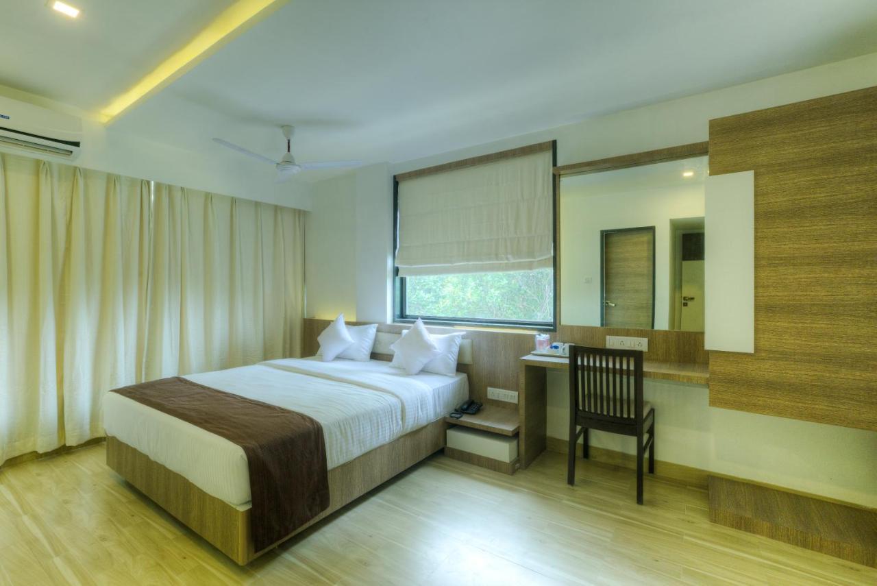 Crown Inn Panvel Exteriér fotografie